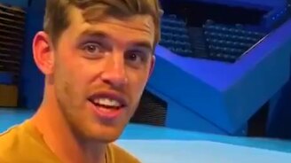 Лопнули гигантский шар - смотреть видео (0:08)