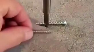 Забавна игра с саморезами - смотреть видео (0:10)
