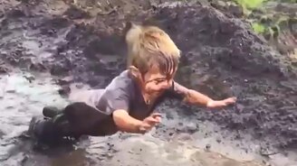 Как выглядит счастливое детство - смотреть видео (0:11)