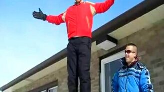 Головой нырнул в сугроб - смотреть видео (0:27)