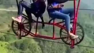 Аттракцион над пропастью - смотреть видео (0:30)