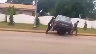 Человек-эвакуатор - смотреть видео (0:20)