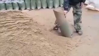 Как быстро набрать песок в мешок - смотреть видео (0:15)