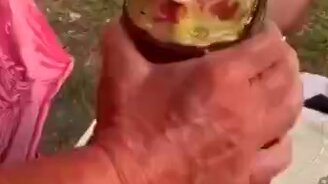 Как открыть банку с помидорами - смотреть видео (0:07)