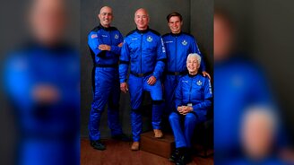 Как Джефф Безос в космос летал - смотреть видео (3:28)