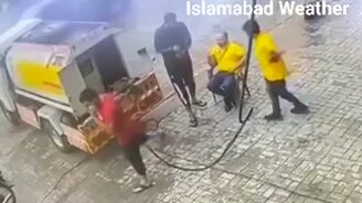 Никогда не знаешь, где провалишься - смотреть видео (0:14)