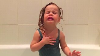 Девушка в караоке - смотреть видео (1:03)