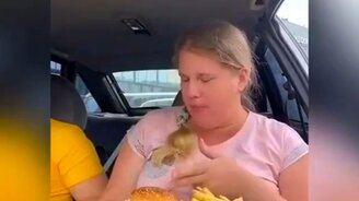 Вот она, девочка-цветочек - смотреть видео (0:59)