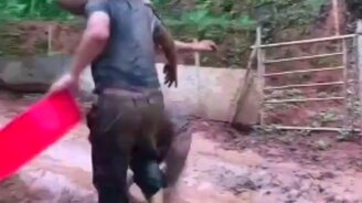 Упс, вышла неловкость - смотреть видео (0:16)