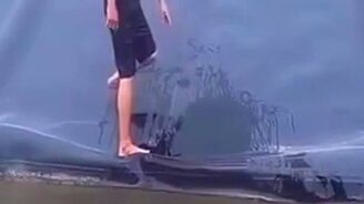 Окружённый змеями - смотреть видео (0:17)