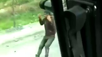 По гололёду с ветерком - смотреть видео (0:10)