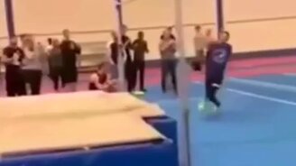 Разбег закончился падением - смотреть видео (0:07)