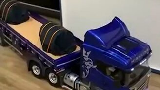 Радиоуправляемая фура - смотреть видео (0:52)