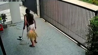 Куда метла делась? - смотреть видео (1:14)