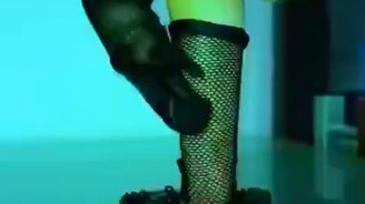 Отличный танец рукой - смотреть видео (0:59)