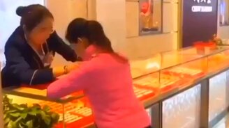 Когда пришла в ювелирный - смотреть видео (0:52)