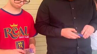 Достань аудиокассету - смотреть видео (0:14)