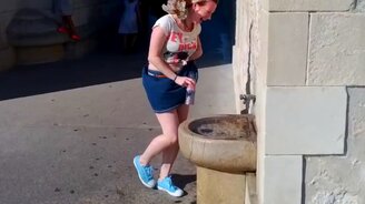 Ветреная юбка - смотреть видео (0:42)