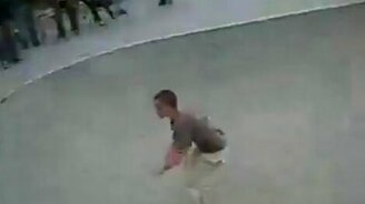 Улетел через забор - смотреть видео (0:05)