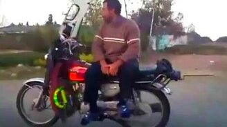 Боком на мотоцикле - смотреть видео (0:43)