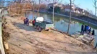 Когда четвёртый - лишний - смотреть видео (0:14)