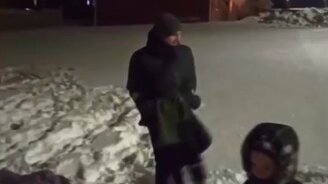 Как папа гуляет с детьми зимой - смотреть видео (0:31)