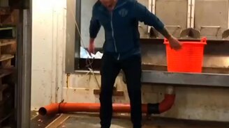 Каково работать на судне - смотреть видео (0:23)