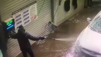 Укрощение резинового змея - смотреть видео (0:25)