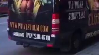 Засмотрелся на микроавтобус - смотреть видео (0:11)