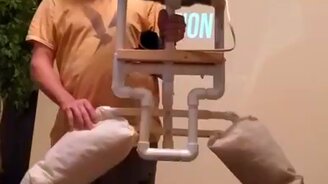 Новогодняя декорация-розыгрыш - смотреть видео (0:23)