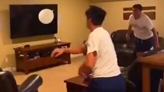 Экстремальная игра с воздушным шариком - смотреть видео (0:55)