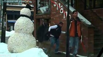 Снеговик с сюрпризом - смотреть видео (2:57)