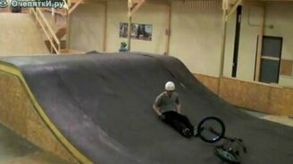 Приземлился на попу - смотреть видео (0:40)