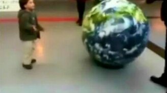 Даёшь в лоб планетой Земля - смотреть видео (0:18)