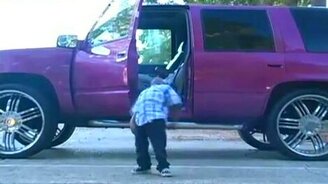 Раскрепощённый пацанчик - смотреть видео (1:43)