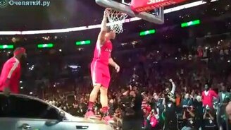 Трюк баскетболиста - смотреть видео (0:44)