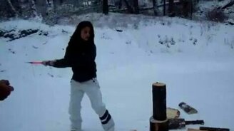 Чуть ногу не отрубила - смотреть видео (0:25)