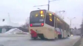 Пенсионерка едет зайцем - смотреть видео (0:23)