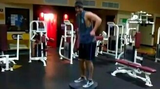 Резинкой в лицо - смотреть видео (0:22)