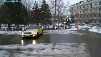 Золотой Мерседес - смотреть видео (0:35)