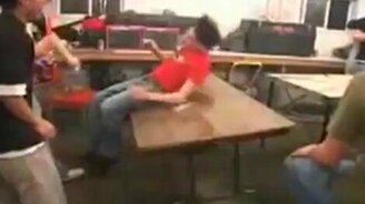 Хотел пробить стол - смотреть видео (0:24)