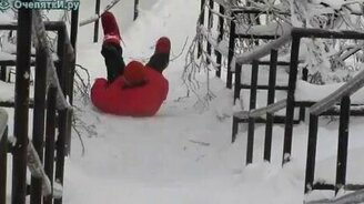 Спуск по лесенке - смотреть видео (0:12)