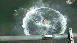 Прыжок с высокого моста - смотреть видео (0:21)