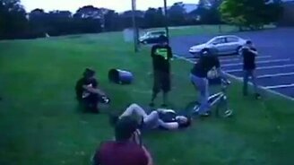 На велосипеде по человеку - смотреть видео (0:22)