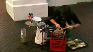 Уличный барабанщик - смотреть видео (3:06)