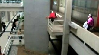 Возомнил себя птицей - смотреть видео (0:11)