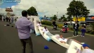 Домино из людей - смотреть видео (2:06)