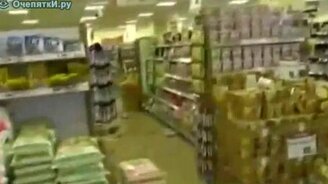 Землетрясение в магазине - смотреть видео (0:49)