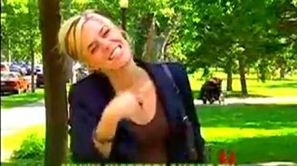 Девушка с бритвой - смотреть видео (1:16)