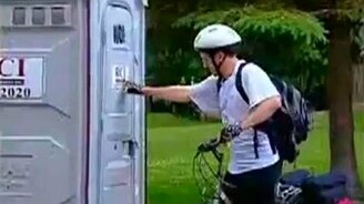 Громко сходила в туалет - смотреть видео (1:32)